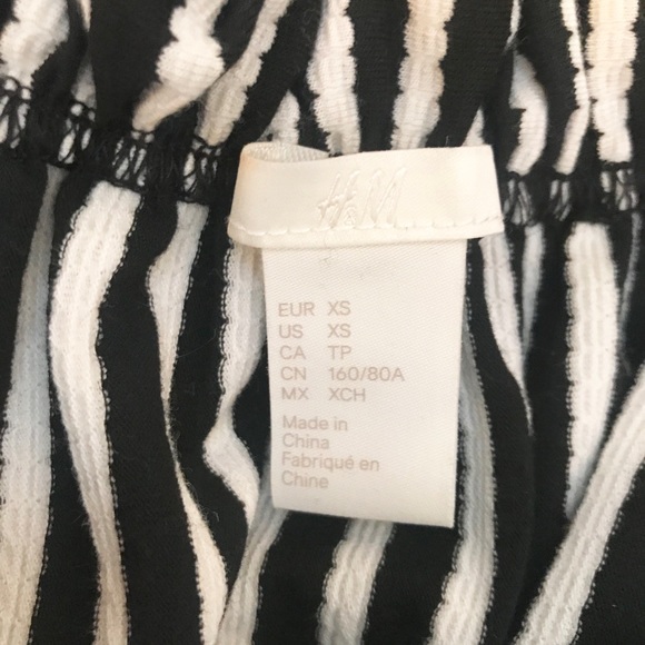 H&M black and white off the shoulder top size XS - Picture 3 of 4